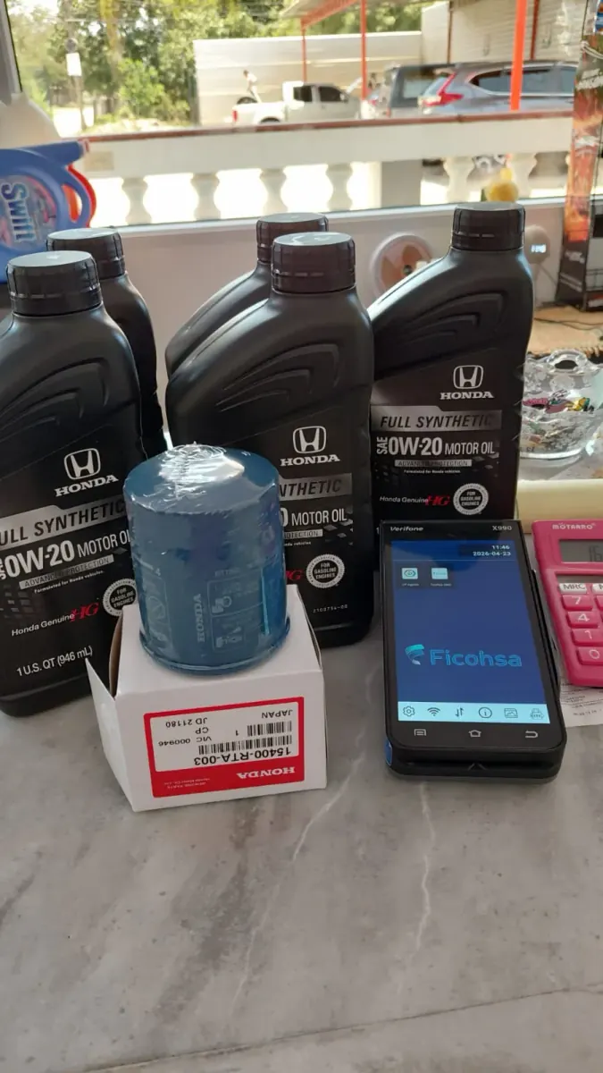 Filtros y aceite de motor disponibles en Lubricentro Pacura, Olanchito