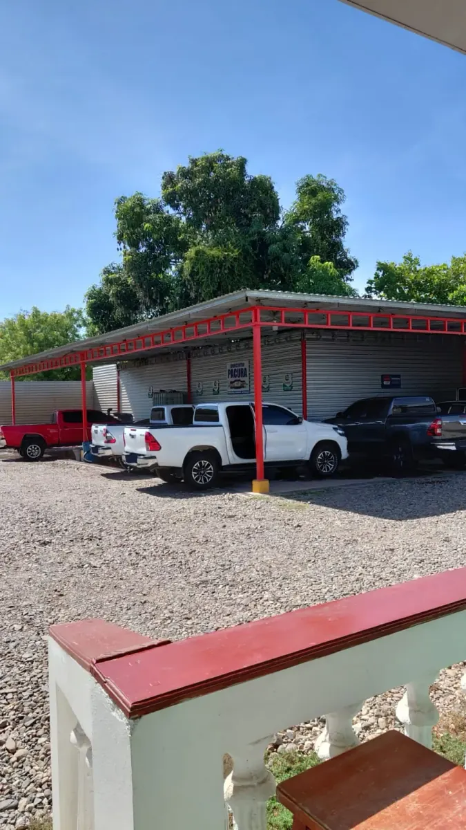 Frente del Lubricentro Pacura